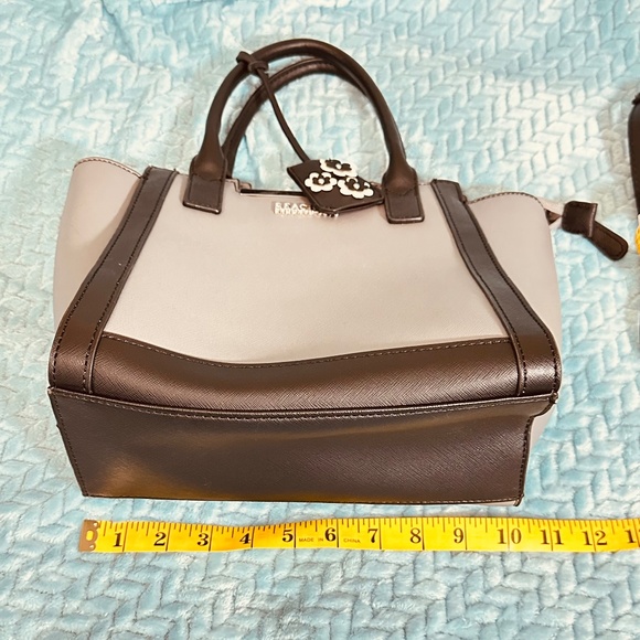 Kenneth Cole Reaction Handbag/Small Tote Gray, Black & White w/Flower tag. - Picture 9 of 16